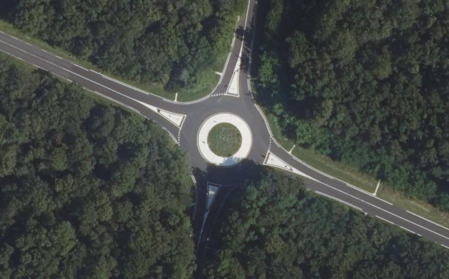 Vue aérienne du Rond-point anonyme n°1350037537