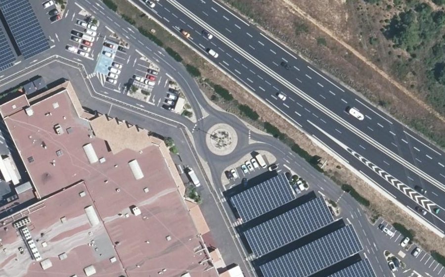 Vue aérienne du Rond-point anonyme n°135018361