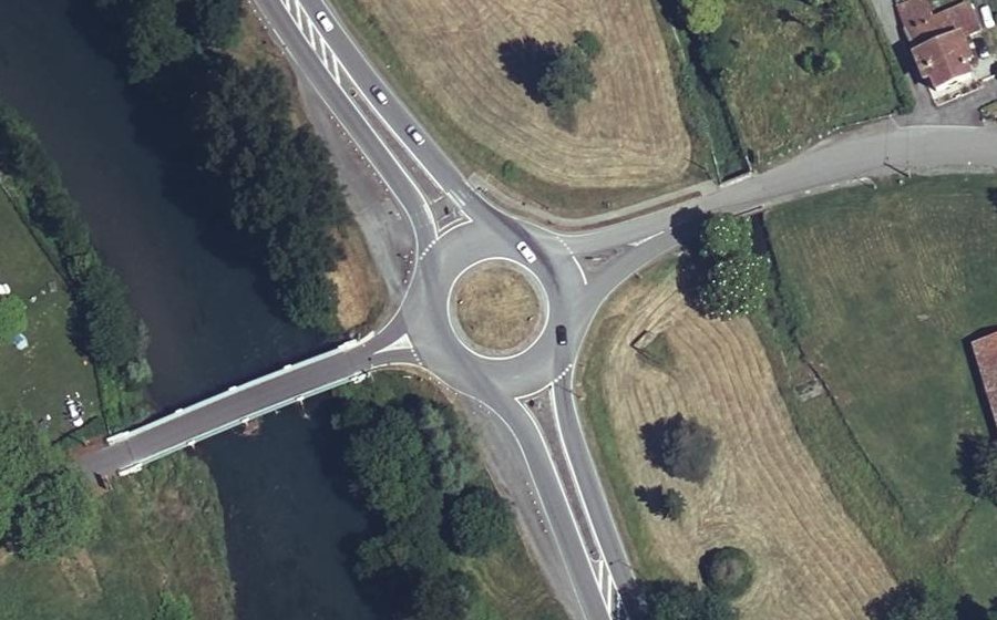 Vue aérienne du Rond-point anonyme n°135021160