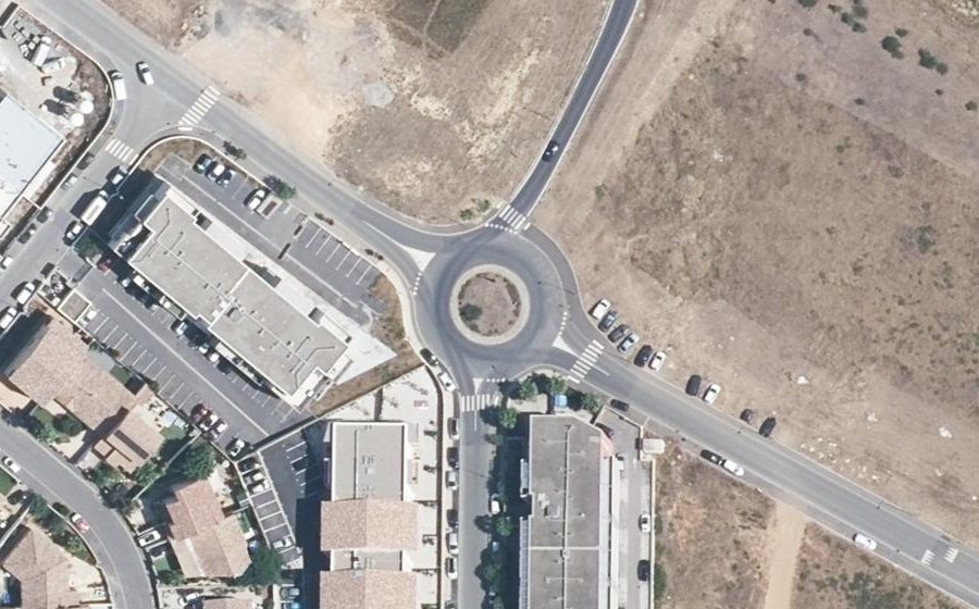 Vue aérienne du Rond-point anonyme n°135036562