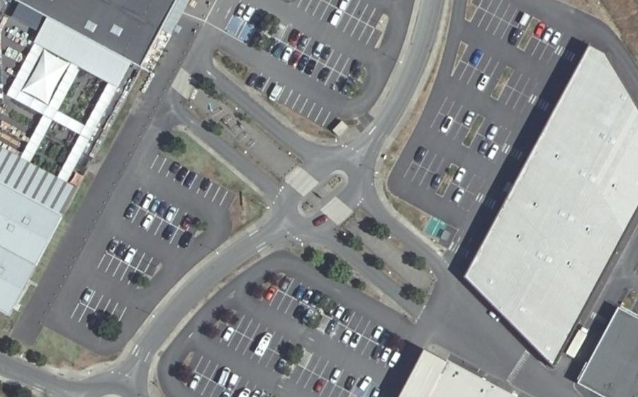 Vue aérienne du Rond-point anonyme n°135036670