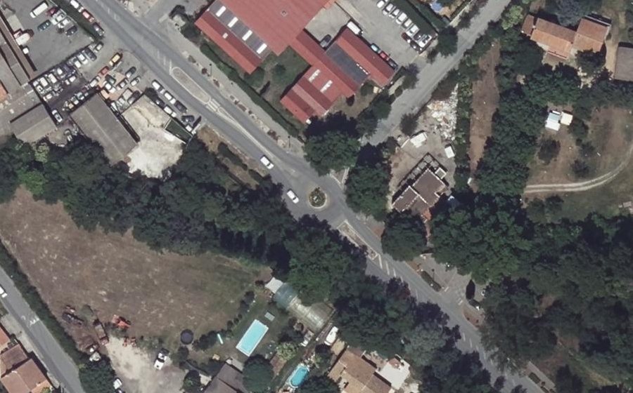 Vue aérienne du Rond-point anonyme n°135037582