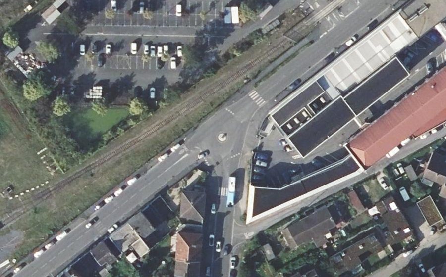 Vue aérienne du Rond-point anonyme n°135048833