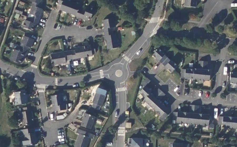 Vue aérienne du Rond-point anonyme n°1350610771