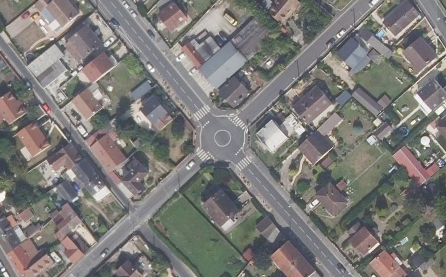 Vue aérienne du Rond-point anonyme n°1350706449