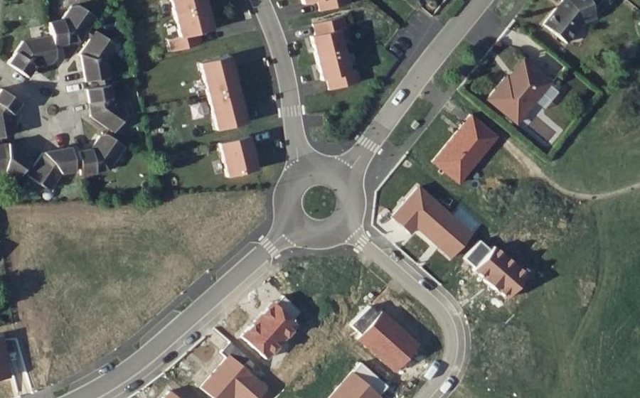 Vue aérienne du Rond-point anonyme n°1350784507