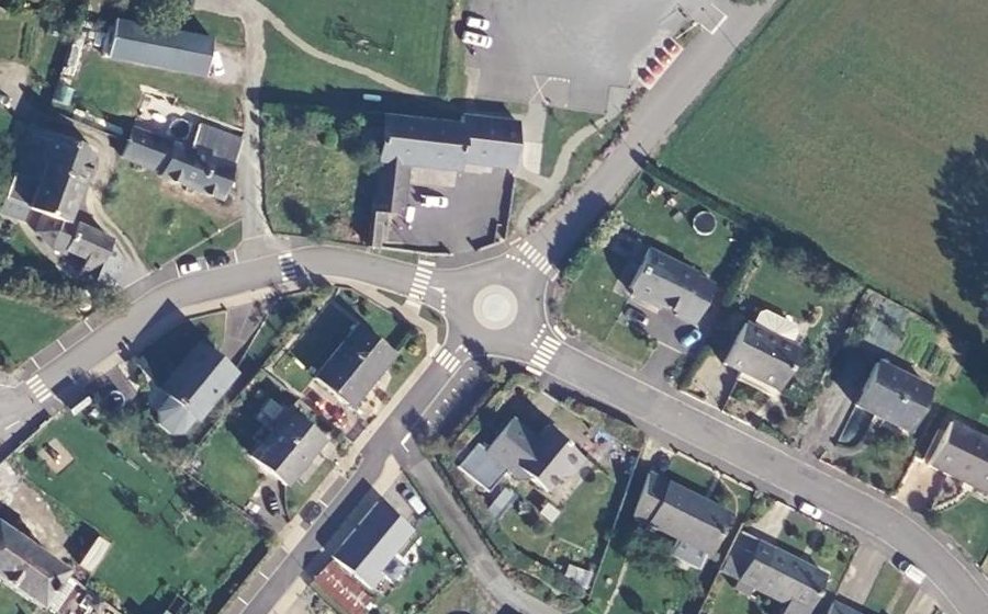 Vue aérienne du Rond-point anonyme n°1350848320