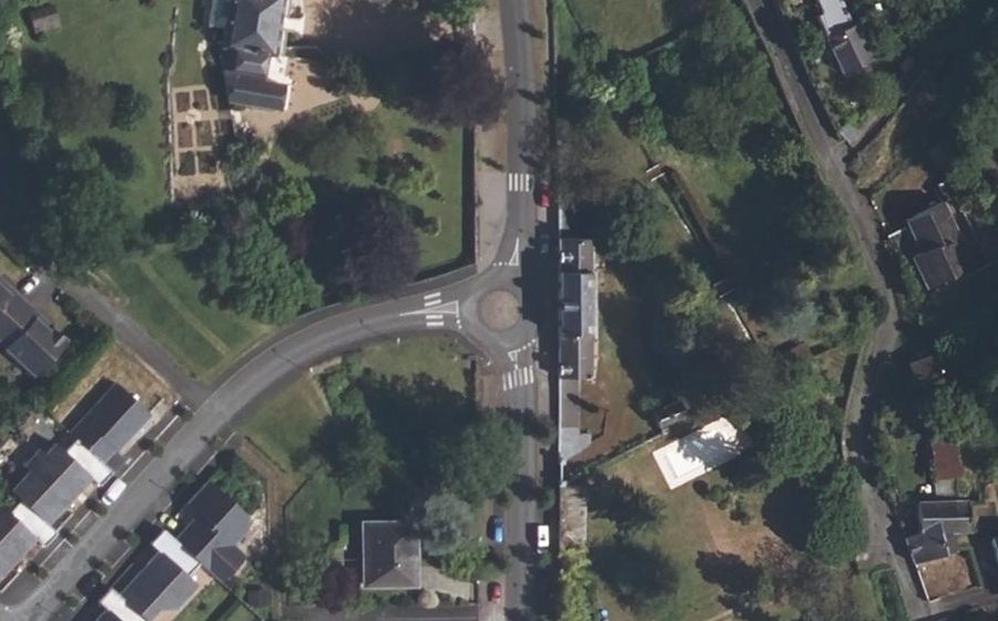 Vue aérienne du Rond-point anonyme n°135106786