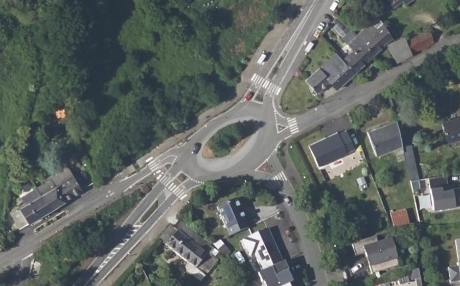 Vue aérienne du Rond-point anonyme n°135110734