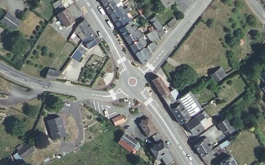 Vue aérienne du Rond-point anonyme n°1351173884