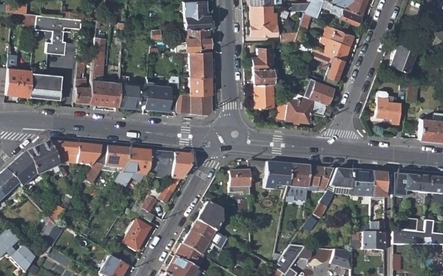 Vue aérienne du Rond-point anonyme n°1351683634