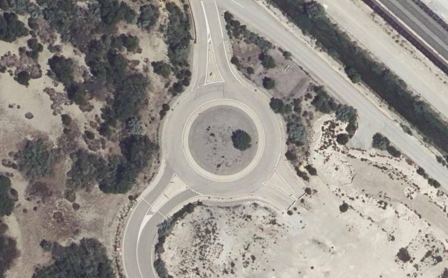 Vue aérienne du Rond-point anonyme n°135168735