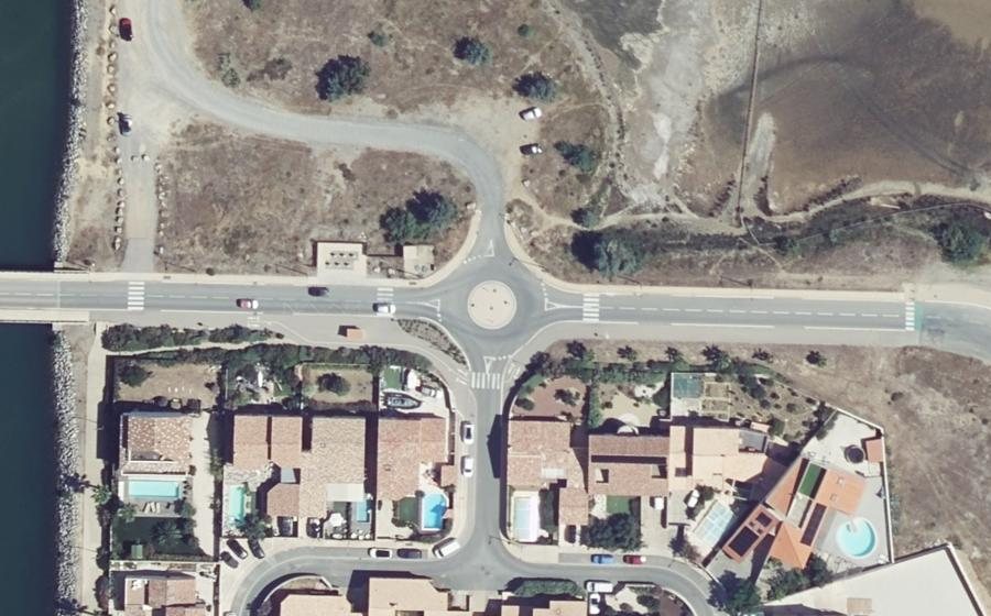 Vue aérienne du Rond-point anonyme n°135171184