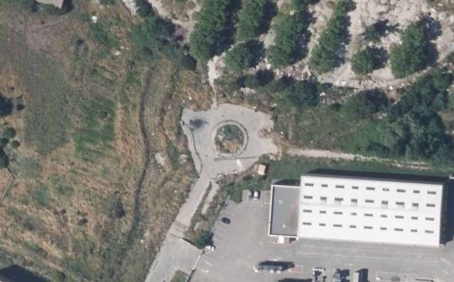Vue aérienne du Rond-point anonyme n°135178262