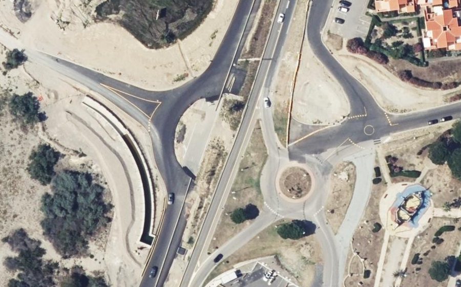 Vue aérienne du Rond-point anonyme n°1351790611