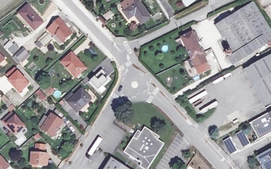 Vue aérienne du Rond-point anonyme n°1351791842