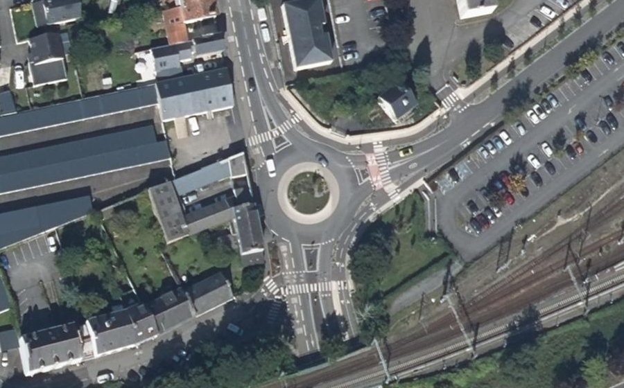Vue aérienne du Rond-point anonyme n°1352039425