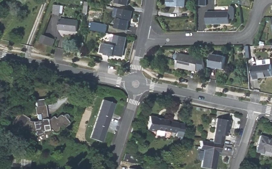 Vue aérienne du Rond-point anonyme n°1352277078
