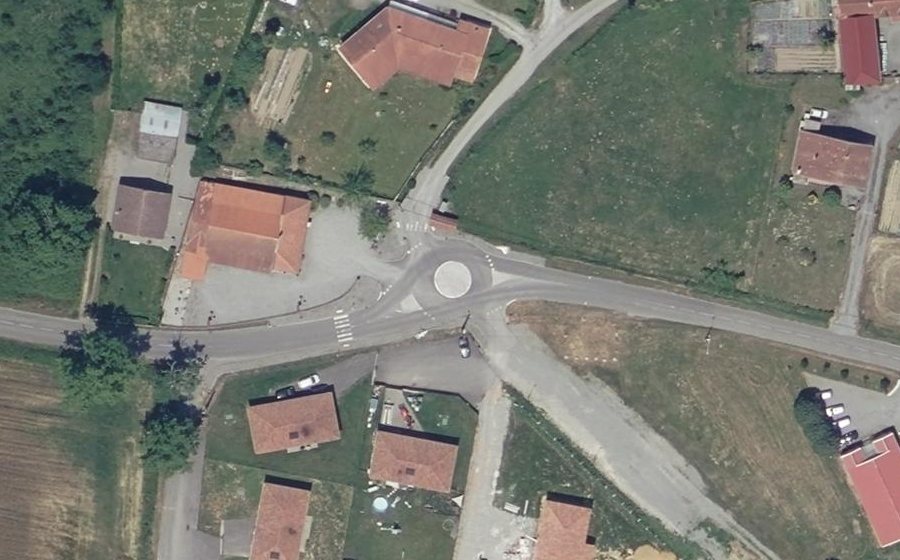 Vue aérienne du Rond-point anonyme n°1352518769