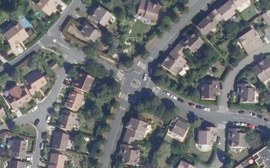 Vue aérienne du Rond-point anonyme n°1352668554
