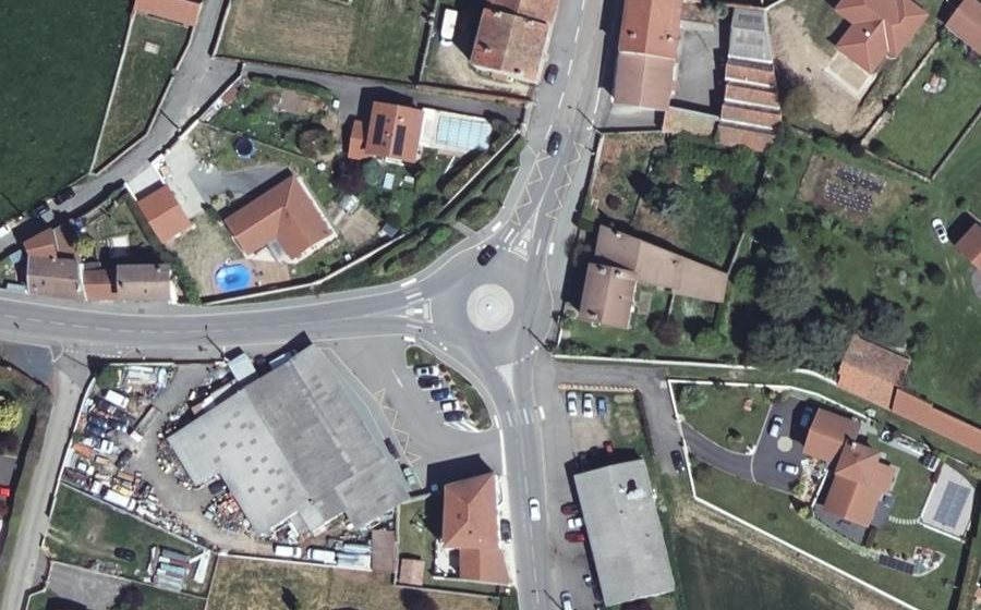 Vue aérienne du Rond-point anonyme n°1352772743