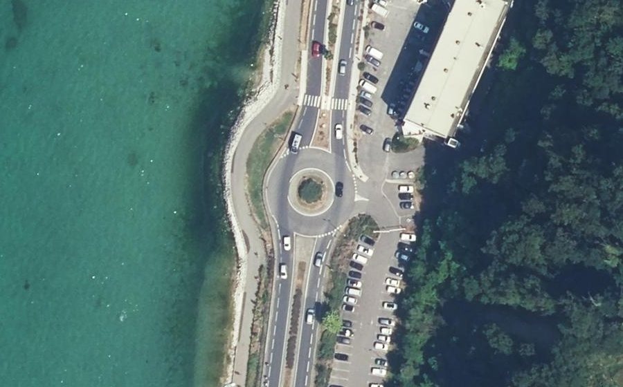 Vue aérienne du Rond-point anonyme n°135283187