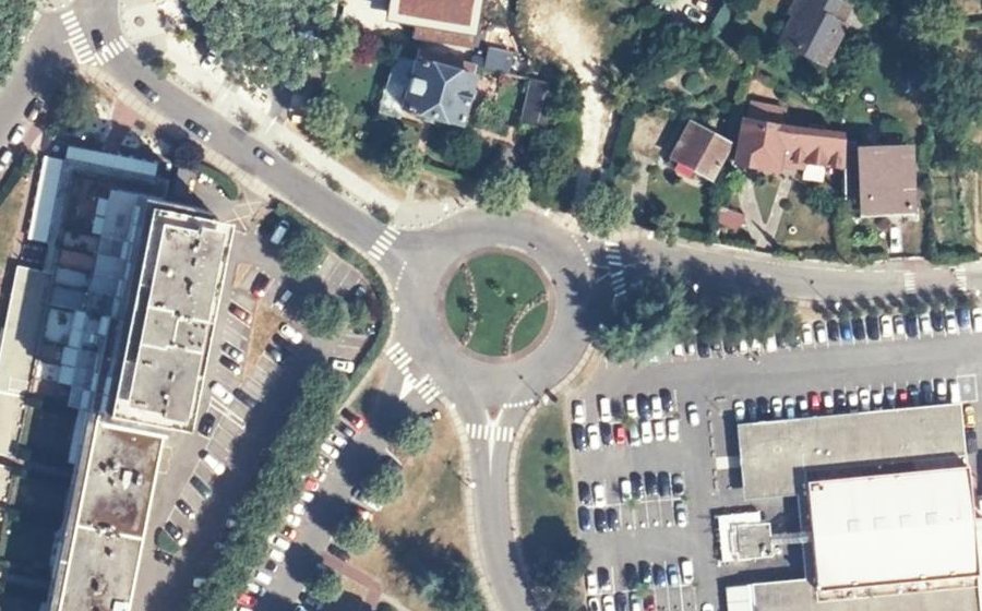 Vue aérienne du Rond-point anonyme n°135296713