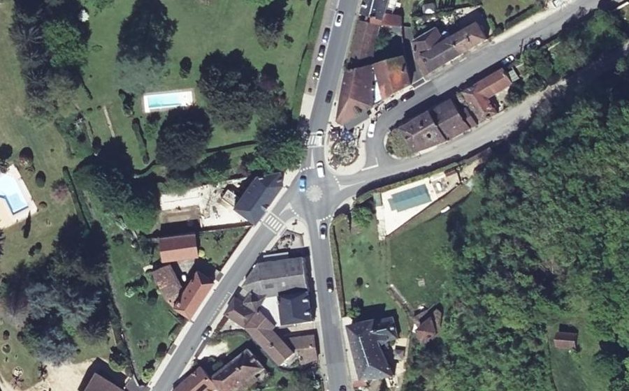 Vue aérienne du Rond-point anonyme n°1352979557