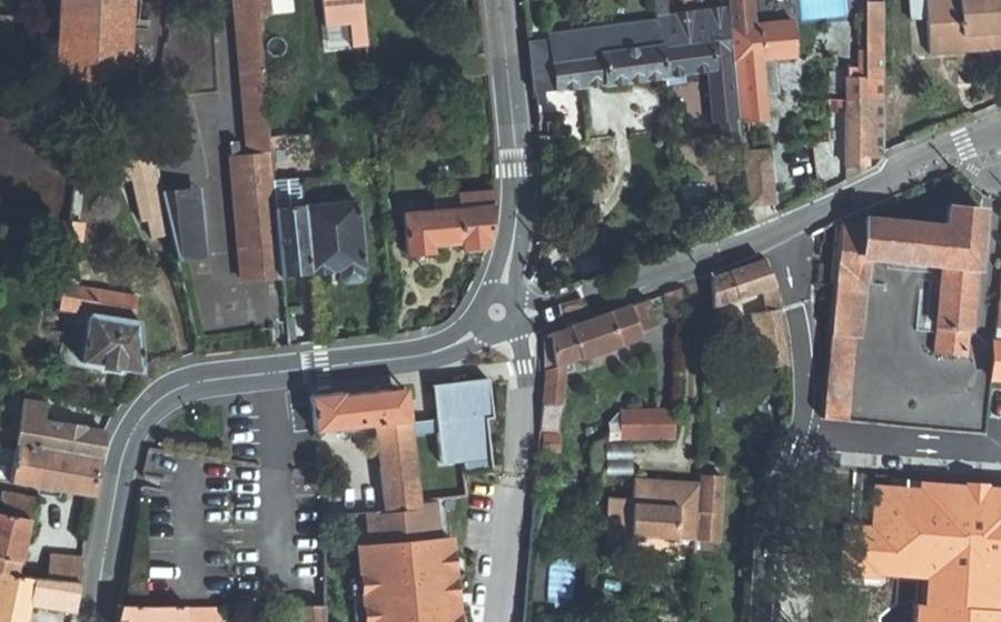 Vue aérienne du Rond-point anonyme n°1353015722