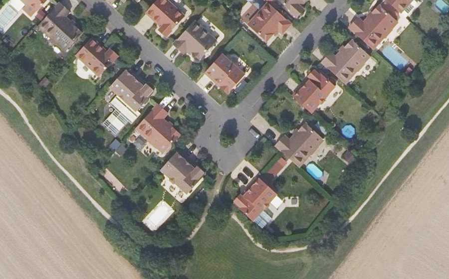 Vue aérienne du Rond-point anonyme n°1353166360