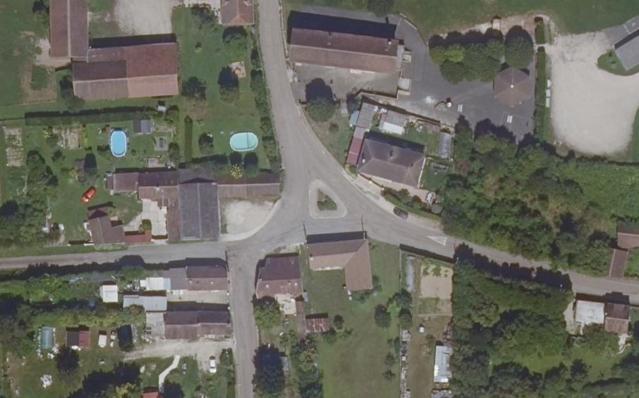 Vue aérienne du Rond-point anonyme n°135346053