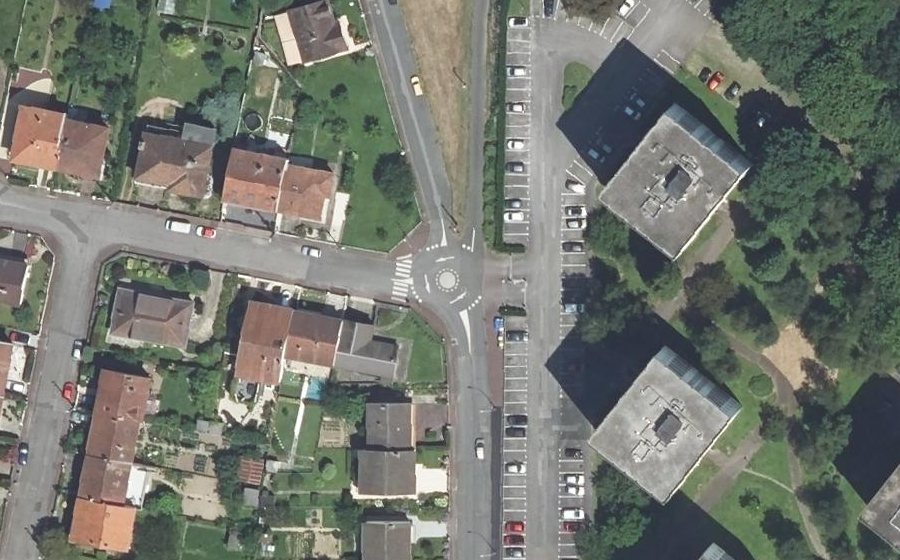 Vue aérienne du Rond-point anonyme n°1353464759