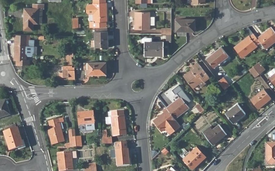 Vue aérienne du Rond-point anonyme n°1353597546