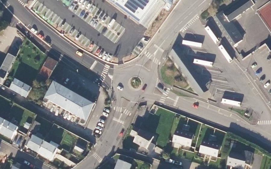 Vue aérienne du Rond-point anonyme n°135422962