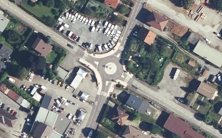 Vue aérienne du Rond-point anonyme n°1354281934