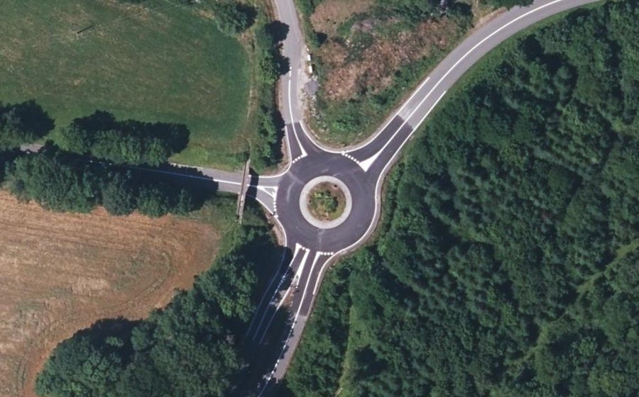 Vue aérienne du Rond-point anonyme n°135436957