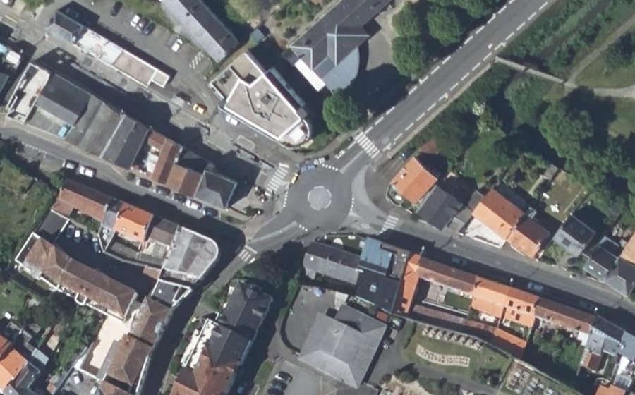 Vue aérienne du Rond-point anonyme n°1354414565