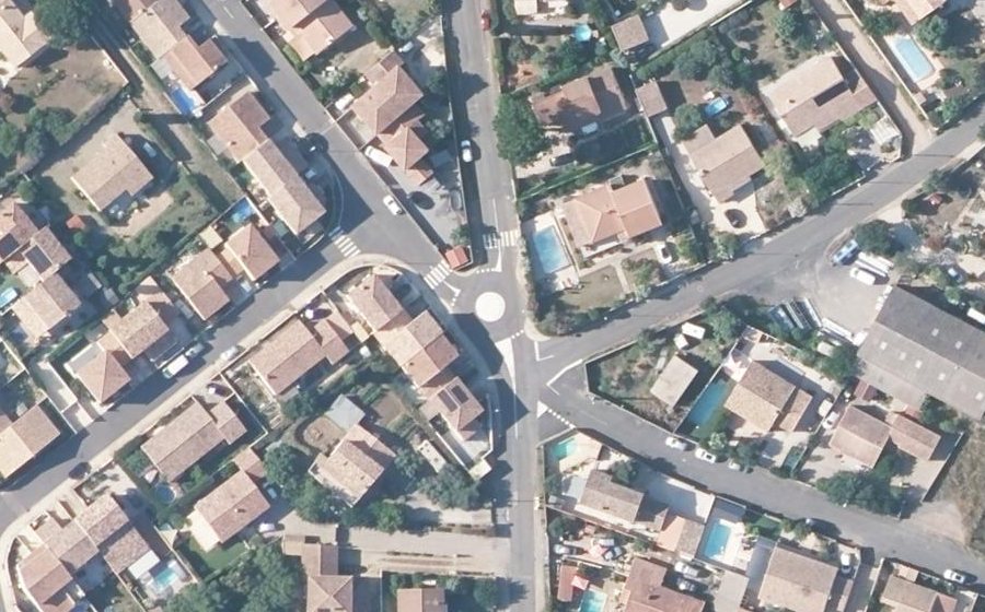 Vue aérienne du Rond-point anonyme n°135451016