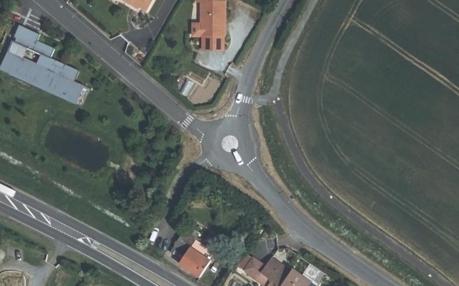 Vue aérienne du Rond-point anonyme n°1354615049