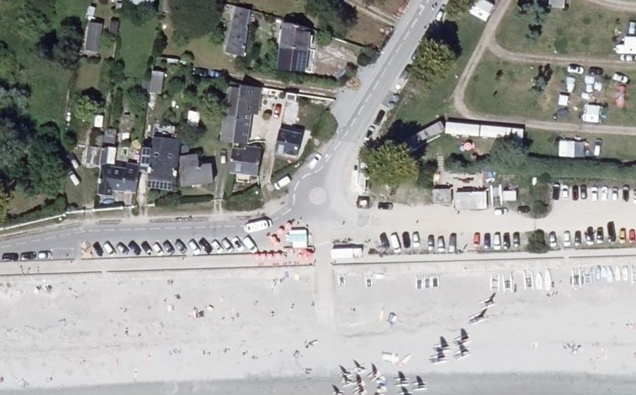 Vue aérienne du Rond-point anonyme n°1354621738
