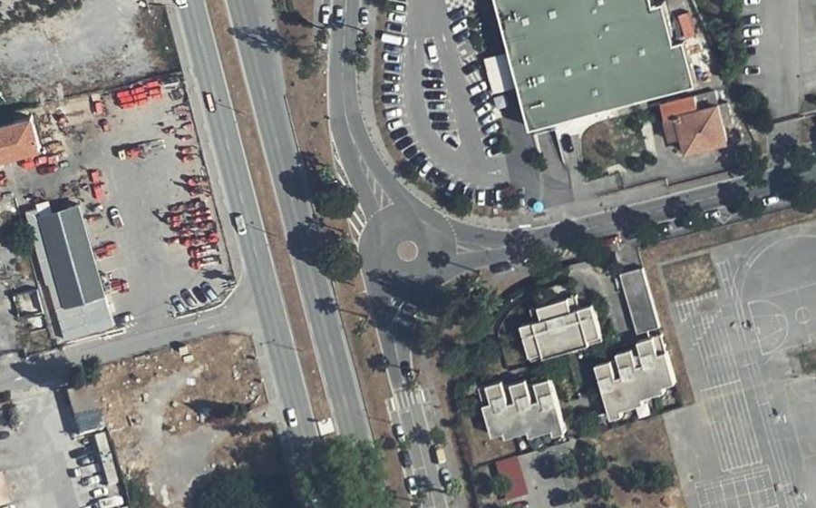 Vue aérienne du Rond-point anonyme n°135477639