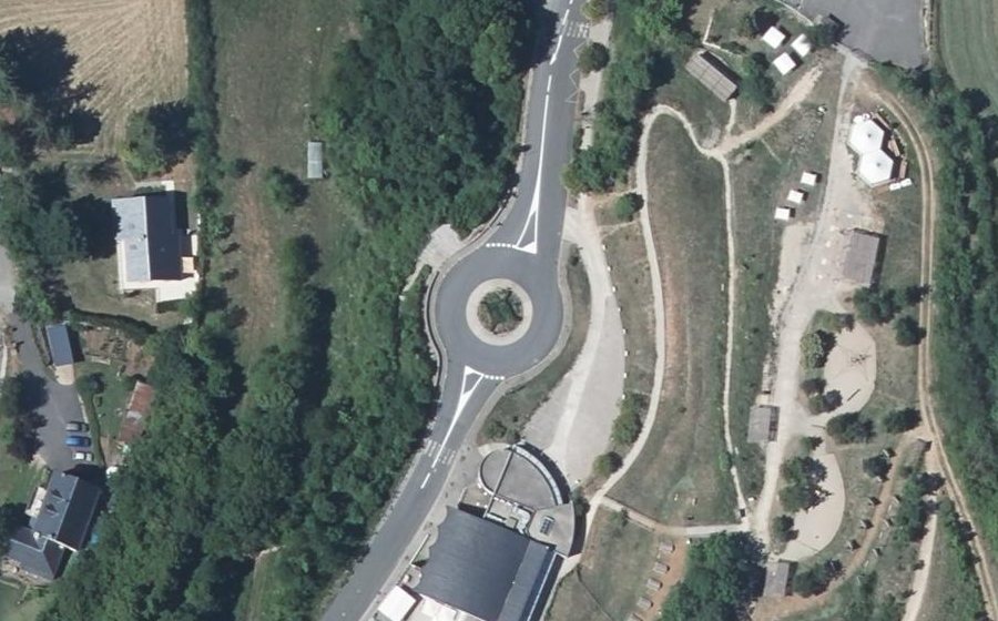 Vue aérienne du Rond-point anonyme n°1355077693