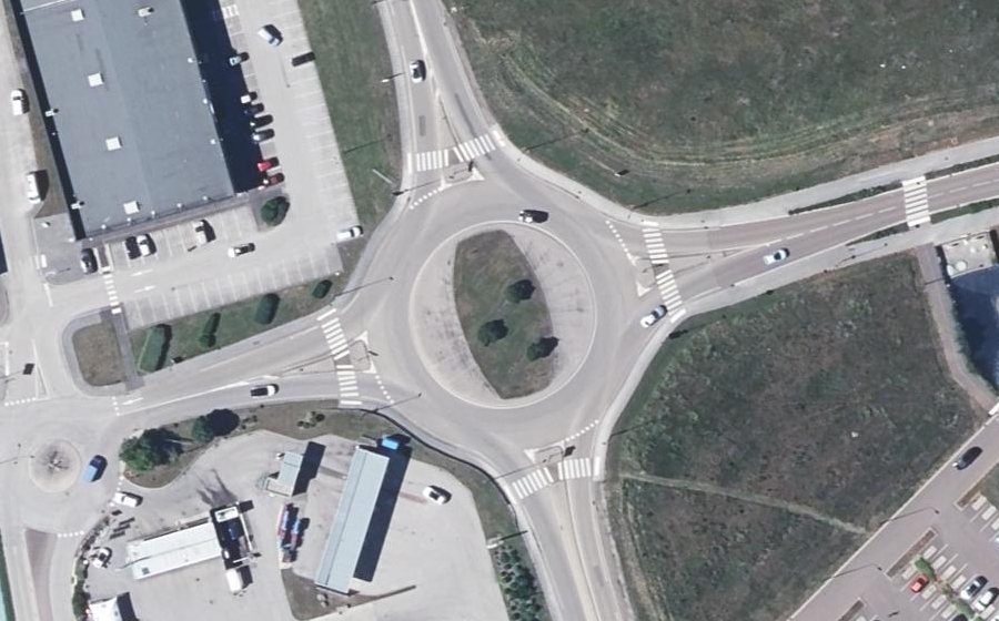 Vue aérienne du Rond-point anonyme n°135514605