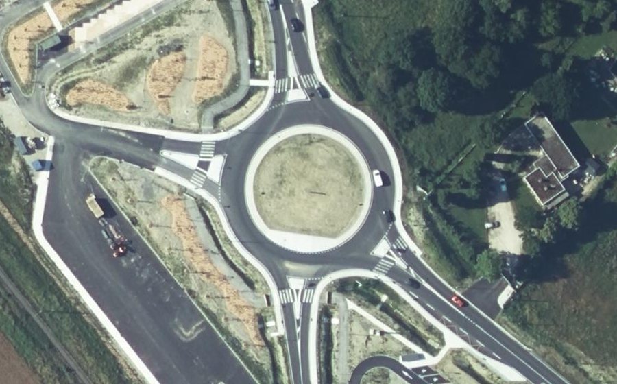 Vue aérienne du Rond-point anonyme n°1355155754