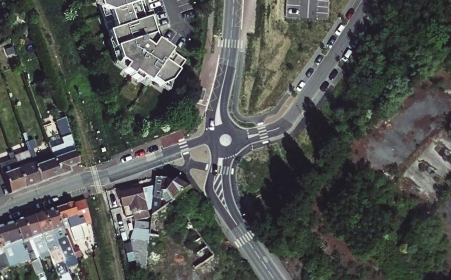 Vue aérienne du Rond-point anonyme n°1355694353