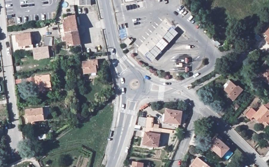 Vue aérienne du Rond-point anonyme n°1355771126