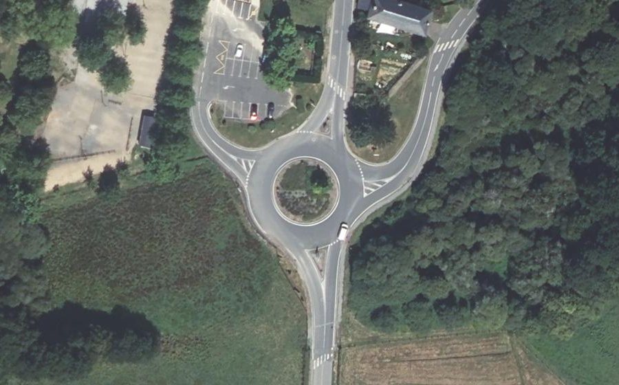 Vue aérienne du Rond-point anonyme n°135585967