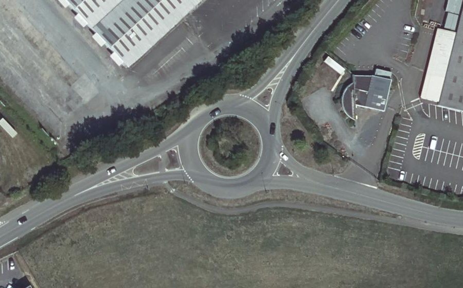 Vue aérienne du Rond-point anonyme n°135635513