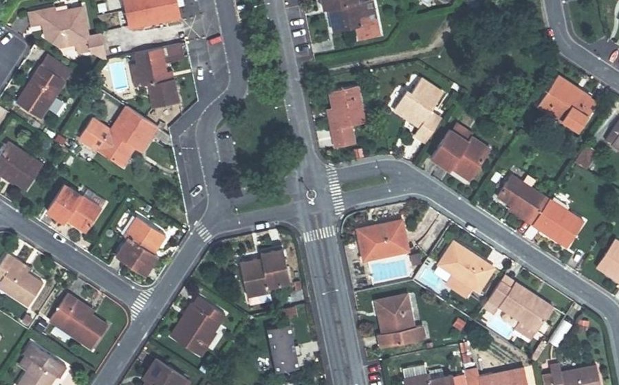 Vue aérienne du Rond-point anonyme n°1356452533
