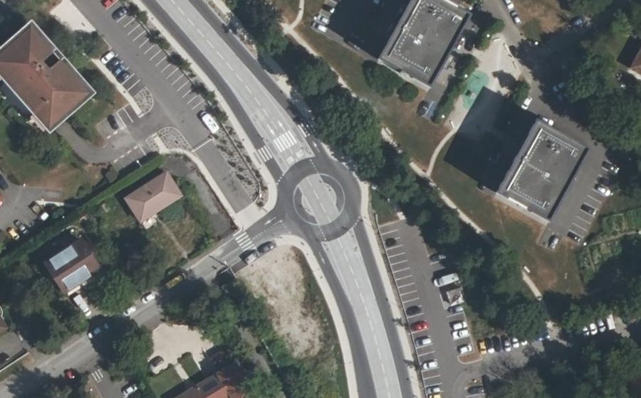 Vue aérienne du Rond-point anonyme n°1356511183